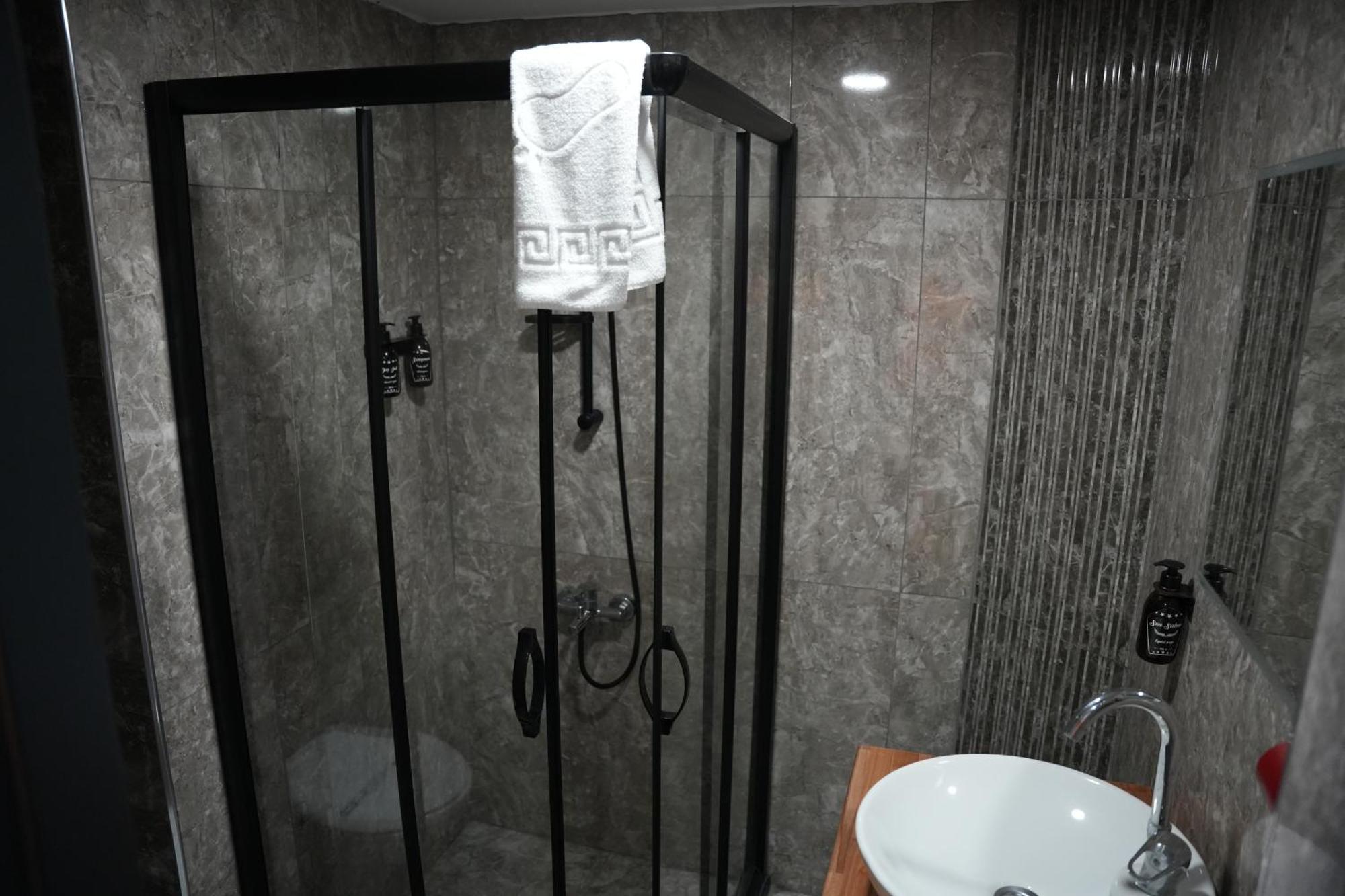 Eniza Hotel Mersin  Exteriör bild